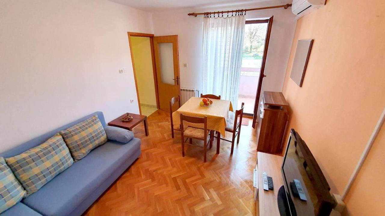 Mirjana F Apartaments Baška Стая снимка